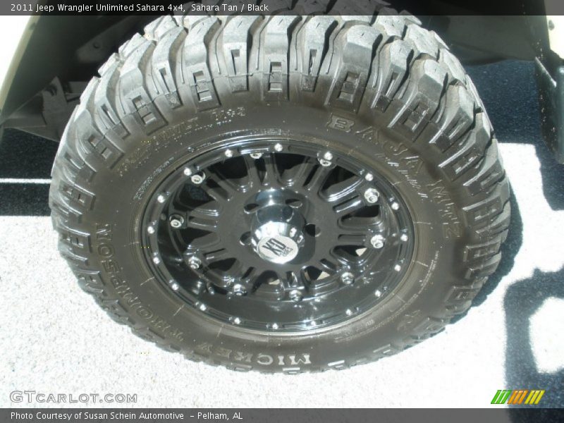 Sahara Tan / Black 2011 Jeep Wrangler Unlimited Sahara 4x4