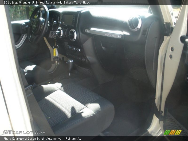 Sahara Tan / Black 2011 Jeep Wrangler Unlimited Sahara 4x4