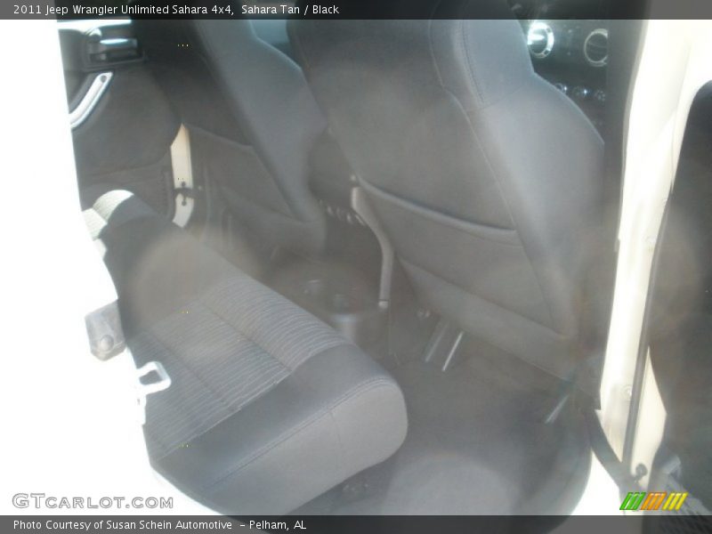 Sahara Tan / Black 2011 Jeep Wrangler Unlimited Sahara 4x4