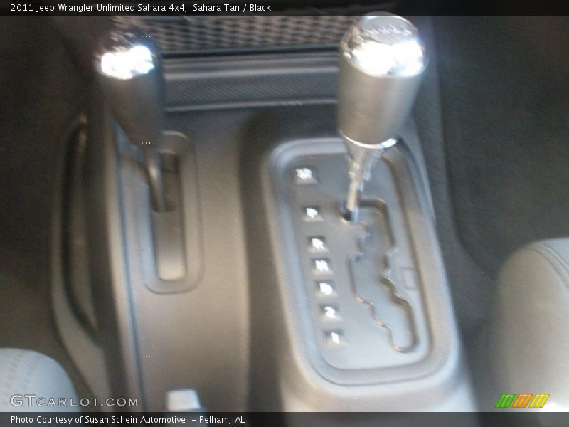 Sahara Tan / Black 2011 Jeep Wrangler Unlimited Sahara 4x4
