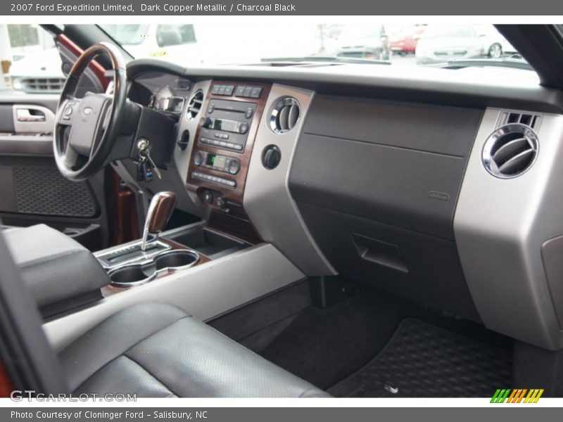 Dashboard of 2007 Expedition Limited