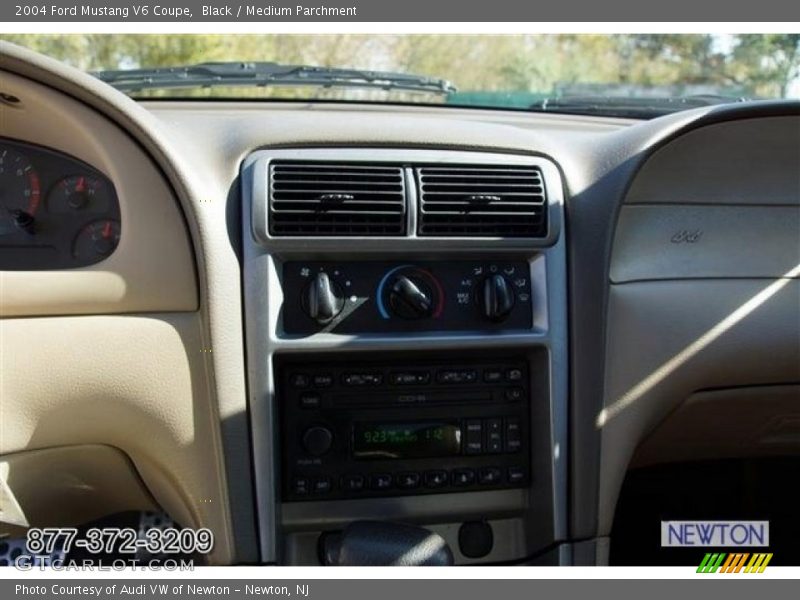 Black / Medium Parchment 2004 Ford Mustang V6 Coupe