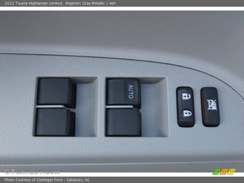 Magnetic Gray Metallic / Ash 2012 Toyota Highlander Limited