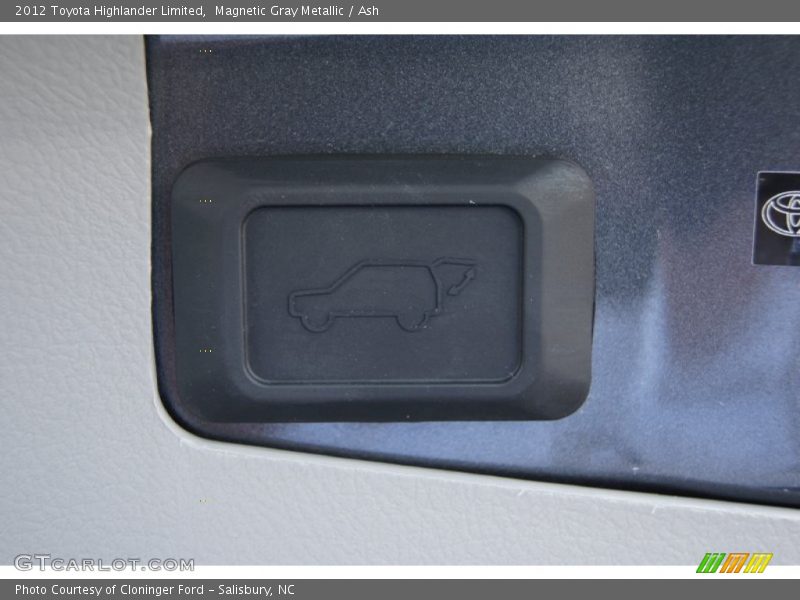 Magnetic Gray Metallic / Ash 2012 Toyota Highlander Limited