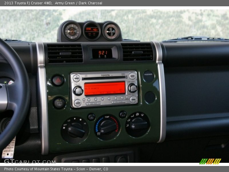 Controls of 2013 FJ Cruiser 4WD
