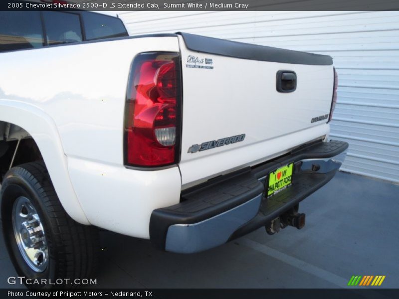 Summit White / Medium Gray 2005 Chevrolet Silverado 2500HD LS Extended Cab