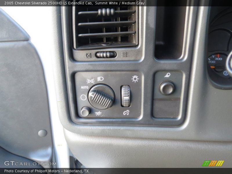Summit White / Medium Gray 2005 Chevrolet Silverado 2500HD LS Extended Cab