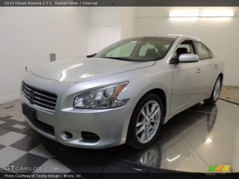 Radiant Silver / Charcoal 2010 Nissan Maxima 3.5 S