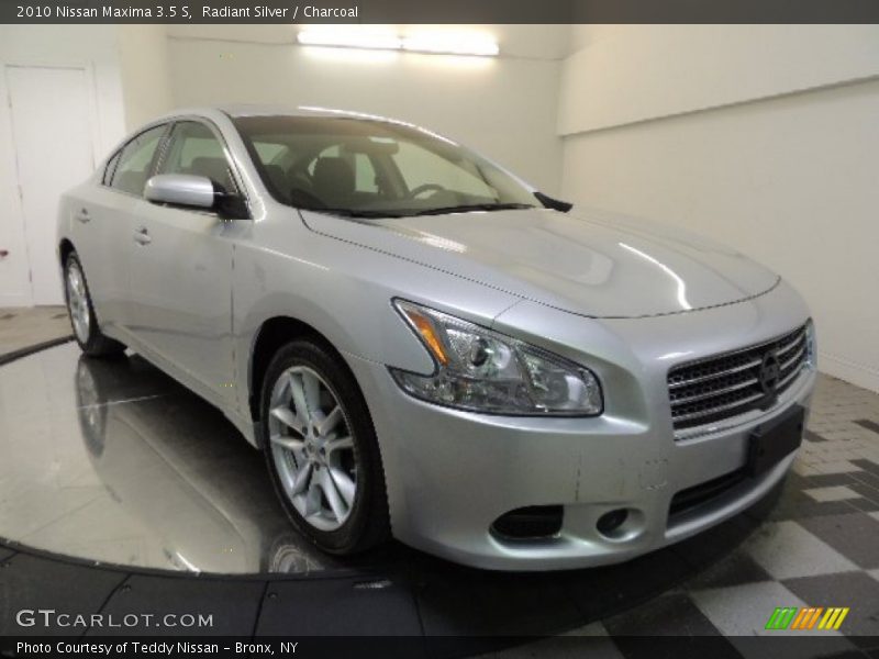 Radiant Silver / Charcoal 2010 Nissan Maxima 3.5 S