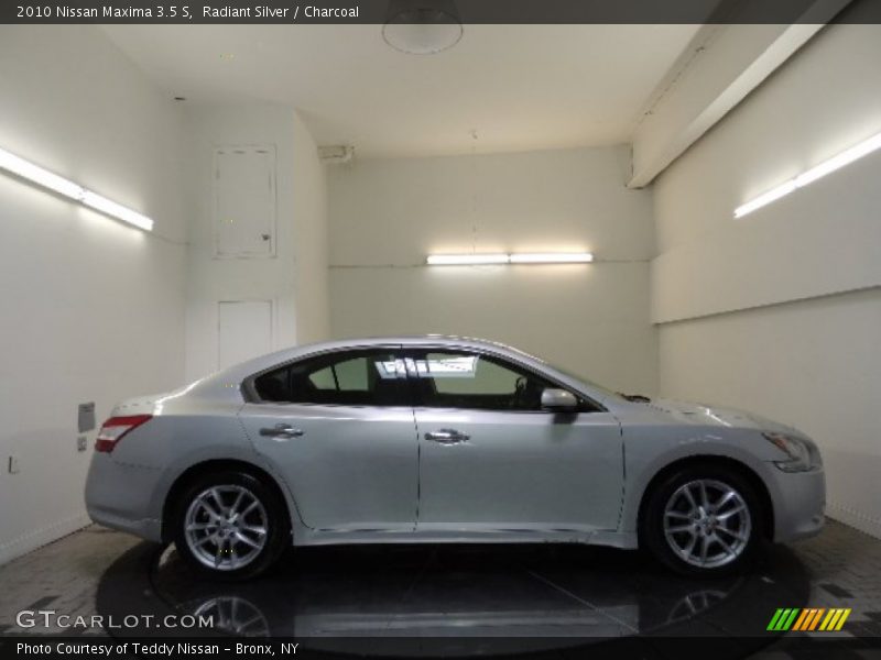 Radiant Silver / Charcoal 2010 Nissan Maxima 3.5 S