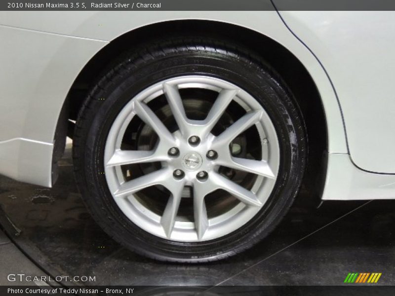 Radiant Silver / Charcoal 2010 Nissan Maxima 3.5 S