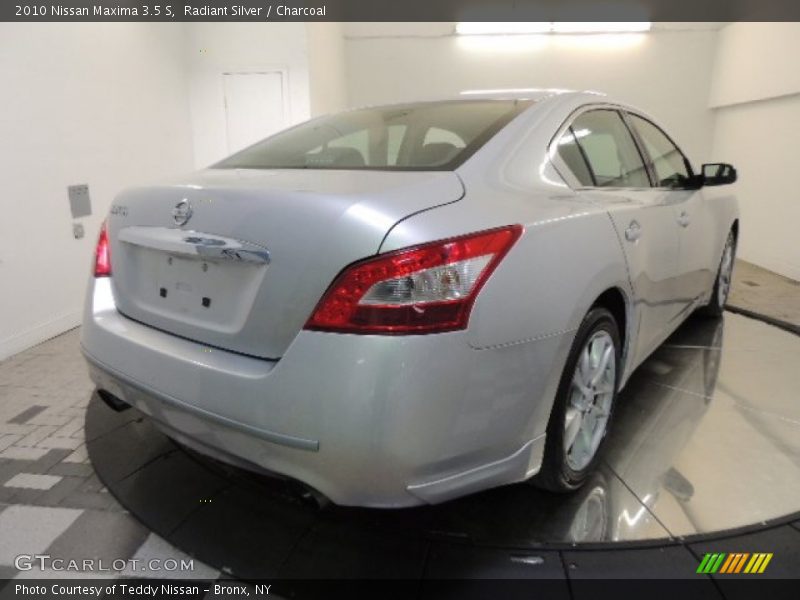 Radiant Silver / Charcoal 2010 Nissan Maxima 3.5 S