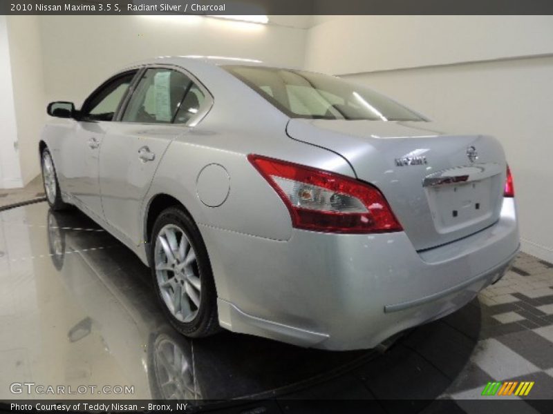 Radiant Silver / Charcoal 2010 Nissan Maxima 3.5 S