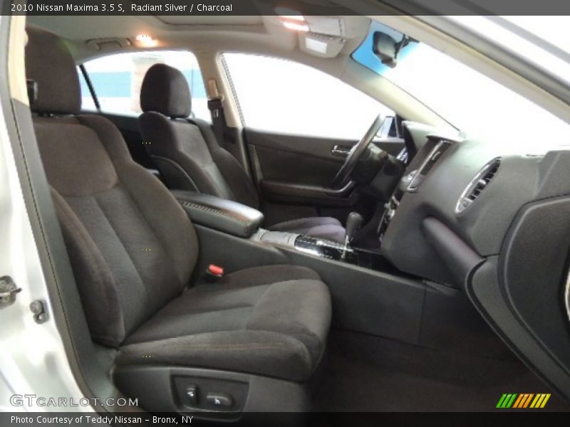 Radiant Silver / Charcoal 2010 Nissan Maxima 3.5 S