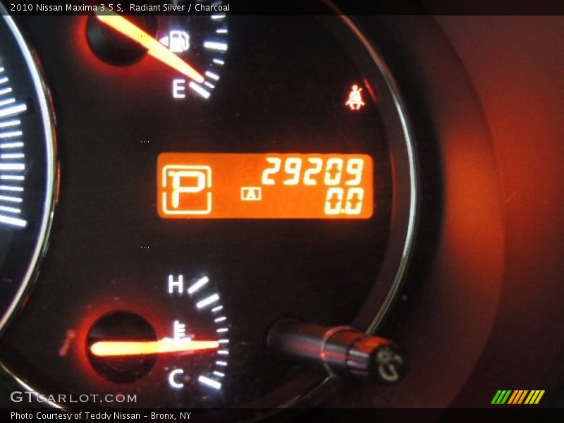 Radiant Silver / Charcoal 2010 Nissan Maxima 3.5 S
