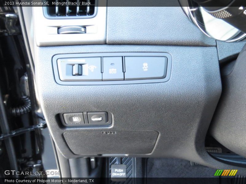 Midnight Black / Black 2013 Hyundai Sonata SE