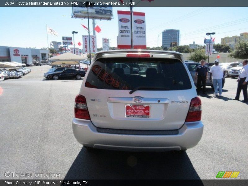 Millenium Silver Metallic / Ash 2004 Toyota Highlander Limited V6 4WD