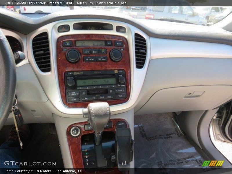 Millenium Silver Metallic / Ash 2004 Toyota Highlander Limited V6 4WD