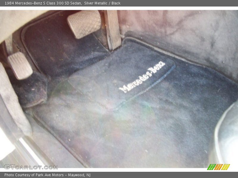 Silver Metallic / Black 1984 Mercedes-Benz S Class 300 SD Sedan