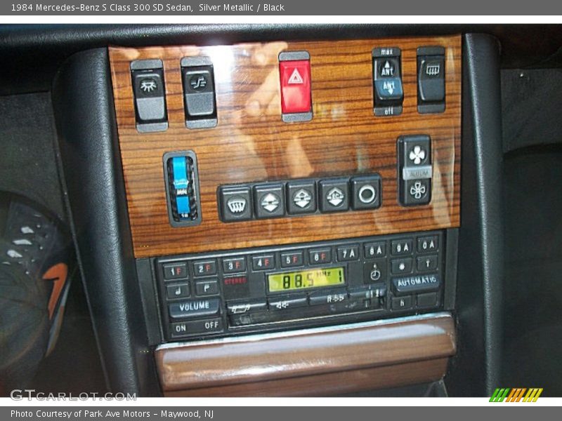 Controls of 1984 S Class 300 SD Sedan