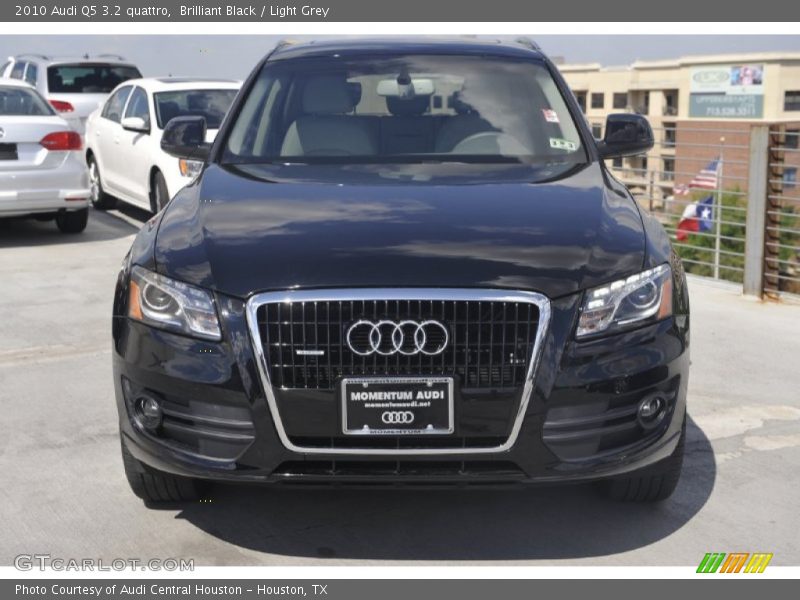 Brilliant Black / Light Grey 2010 Audi Q5 3.2 quattro