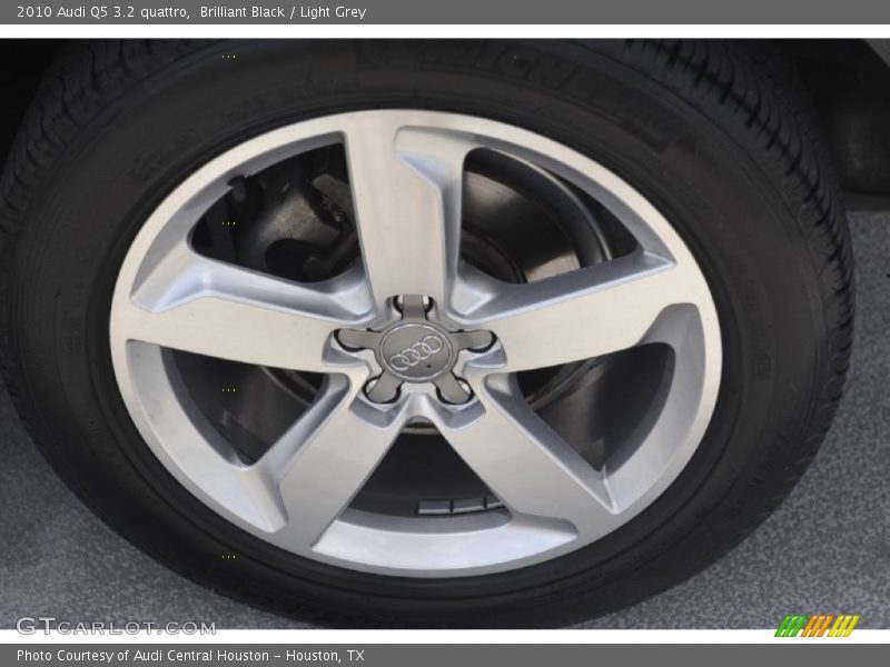Brilliant Black / Light Grey 2010 Audi Q5 3.2 quattro