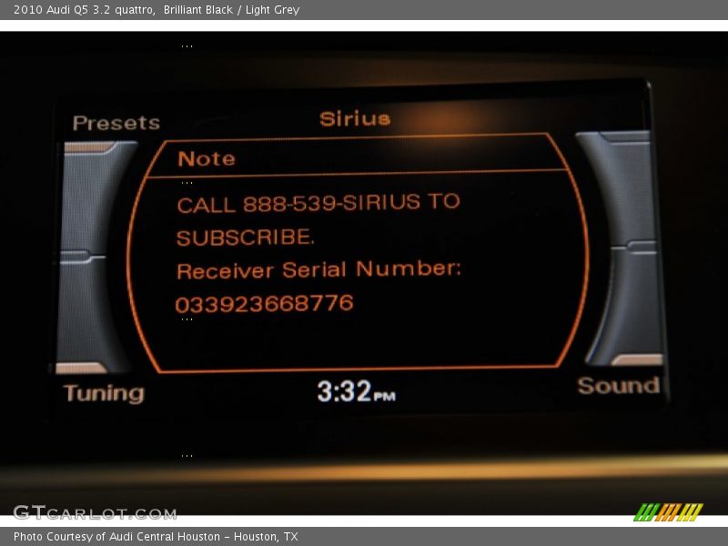 Brilliant Black / Light Grey 2010 Audi Q5 3.2 quattro
