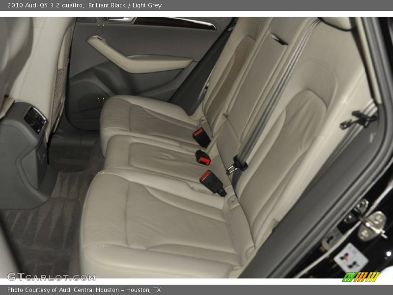 Brilliant Black / Light Grey 2010 Audi Q5 3.2 quattro