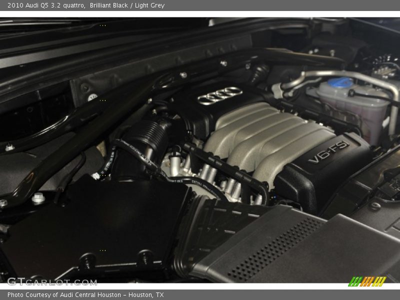 Brilliant Black / Light Grey 2010 Audi Q5 3.2 quattro