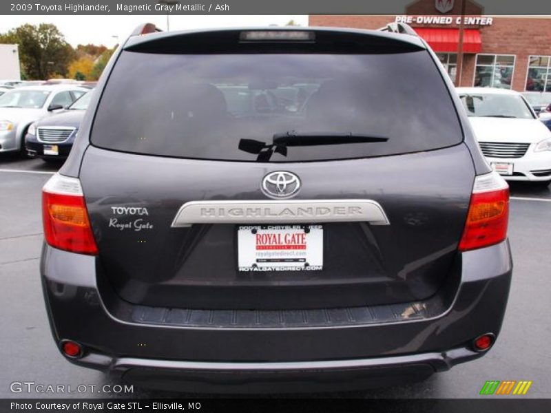 Magnetic Gray Metallic / Ash 2009 Toyota Highlander