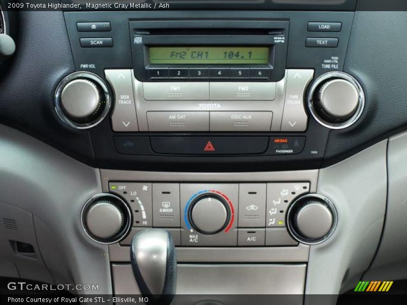 Magnetic Gray Metallic / Ash 2009 Toyota Highlander