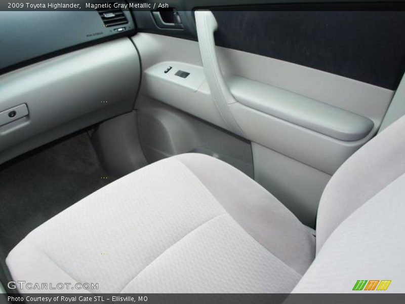 Magnetic Gray Metallic / Ash 2009 Toyota Highlander