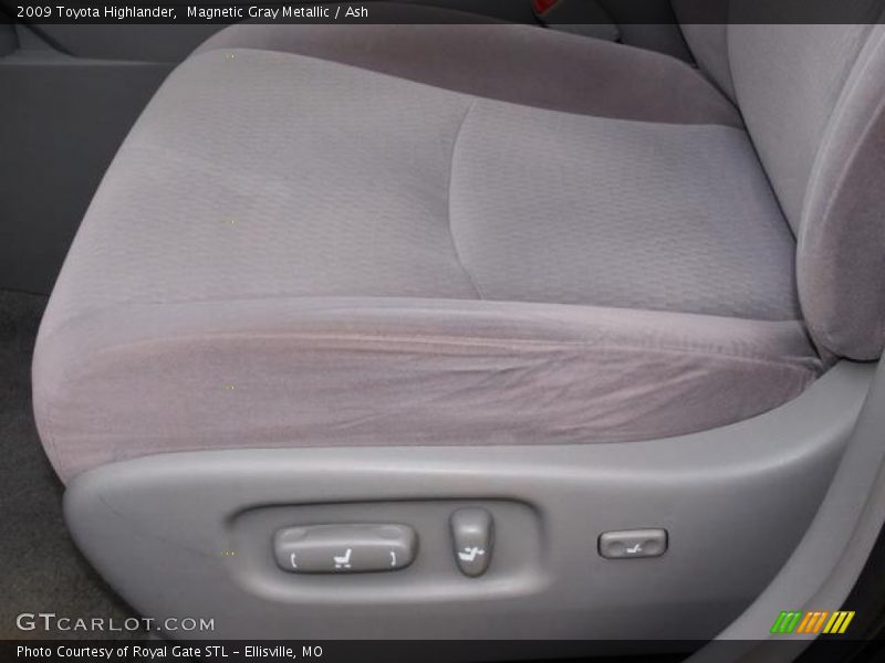 Magnetic Gray Metallic / Ash 2009 Toyota Highlander
