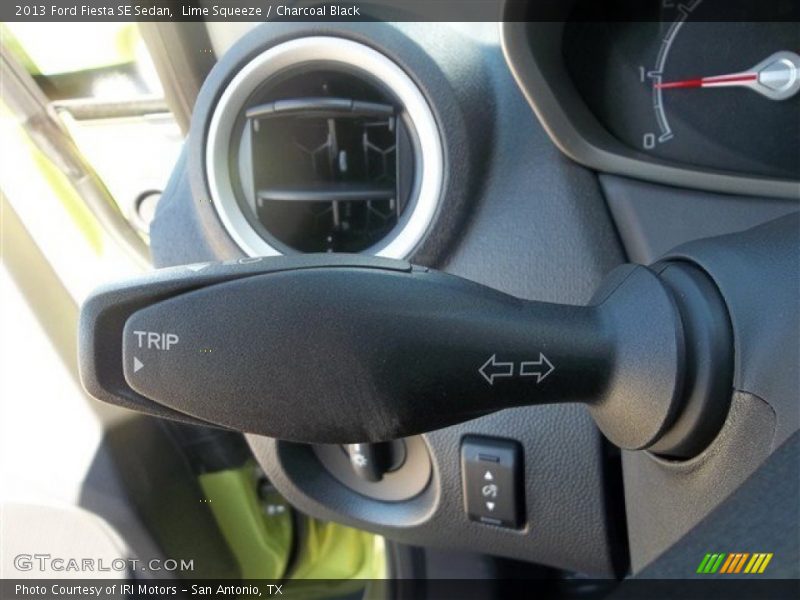 Lime Squeeze / Charcoal Black 2013 Ford Fiesta SE Sedan