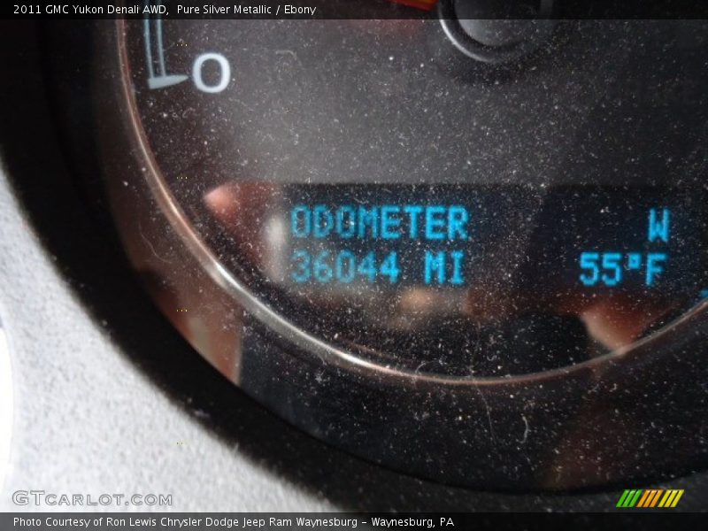 Pure Silver Metallic / Ebony 2011 GMC Yukon Denali AWD
