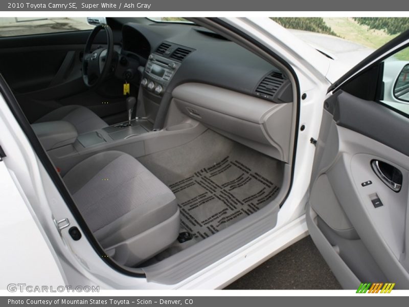 Super White / Ash Gray 2010 Toyota Camry SE