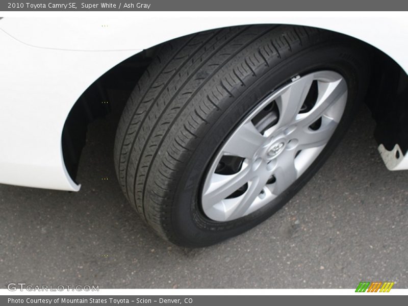 Super White / Ash Gray 2010 Toyota Camry SE