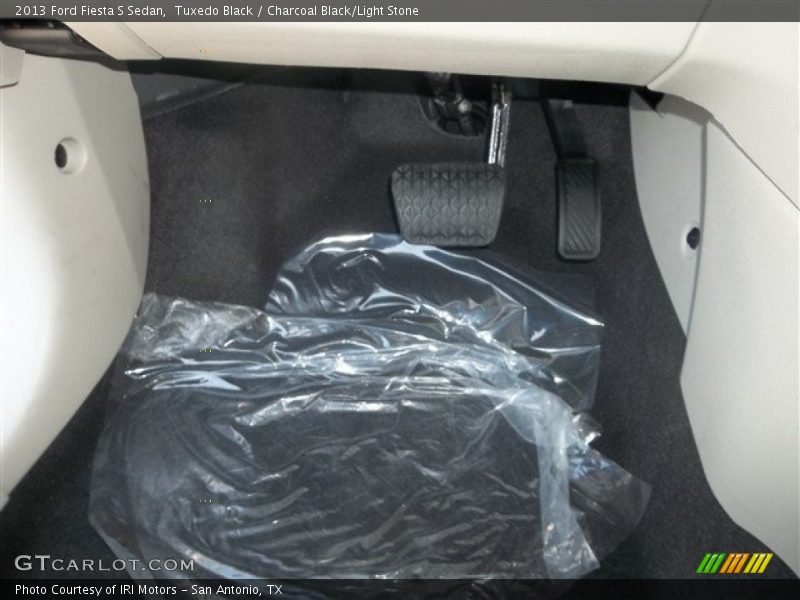 Tuxedo Black / Charcoal Black/Light Stone 2013 Ford Fiesta S Sedan