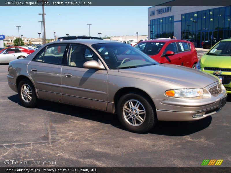 Light Sandrift Metallic / Taupe 2002 Buick Regal LS