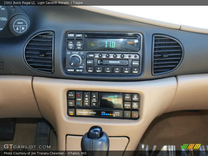 Light Sandrift Metallic / Taupe 2002 Buick Regal LS