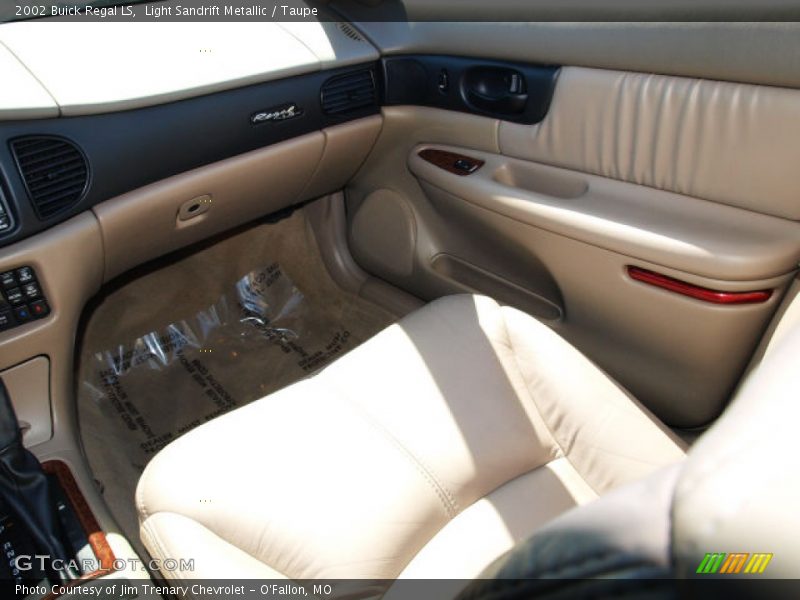 Light Sandrift Metallic / Taupe 2002 Buick Regal LS