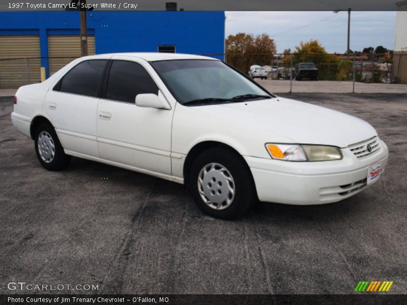 Super White / Gray 1997 Toyota Camry LE