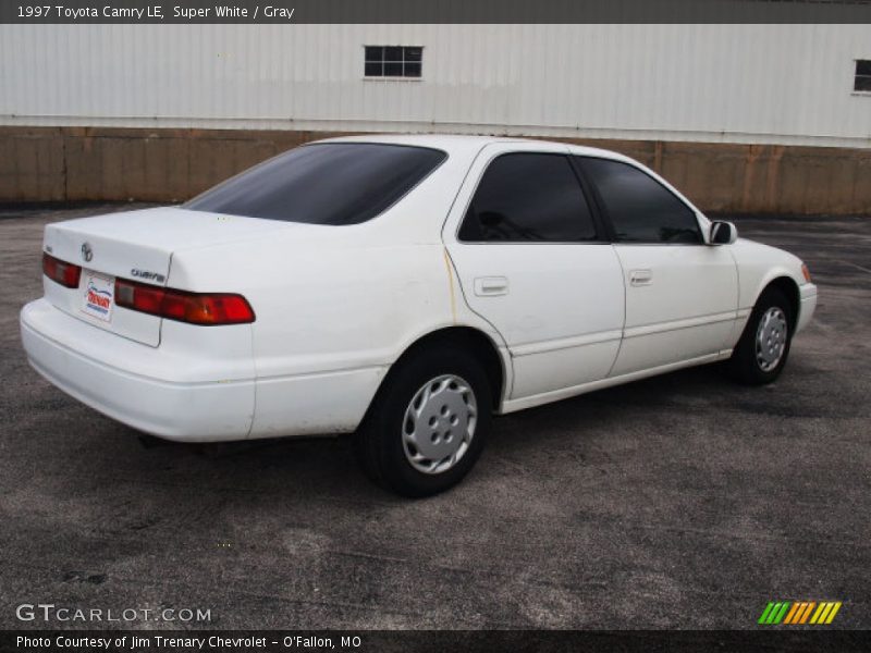 Super White / Gray 1997 Toyota Camry LE