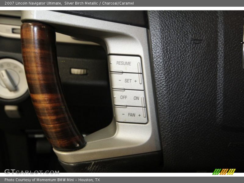 Controls of 2007 Navigator Ultimate