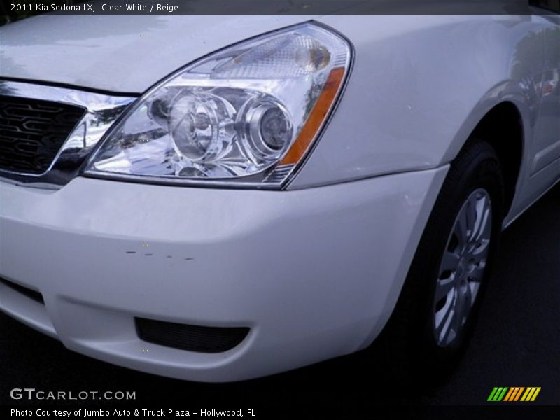 Clear White / Beige 2011 Kia Sedona LX