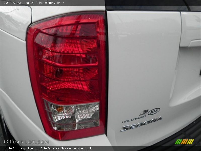 Clear White / Beige 2011 Kia Sedona LX