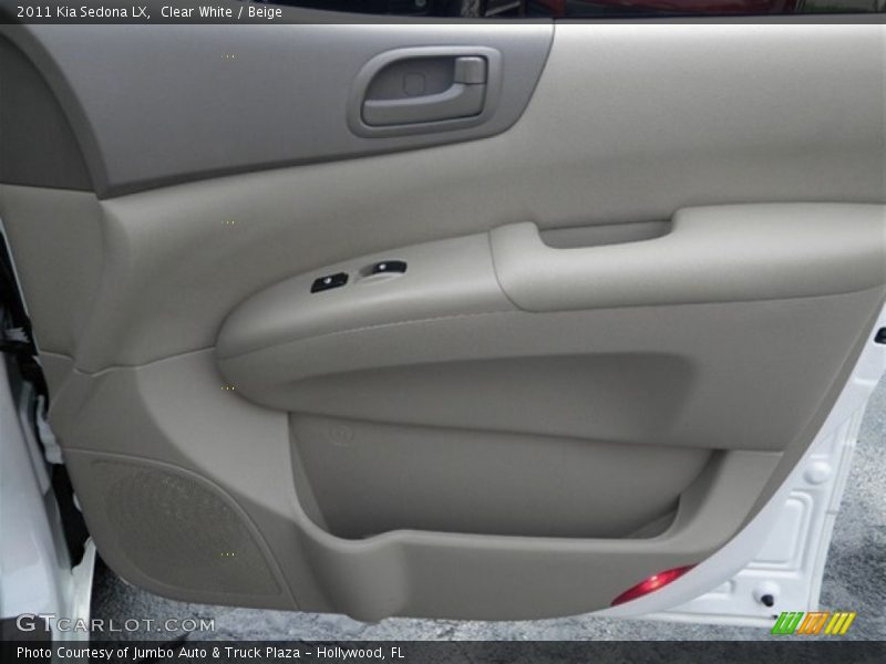 Clear White / Beige 2011 Kia Sedona LX