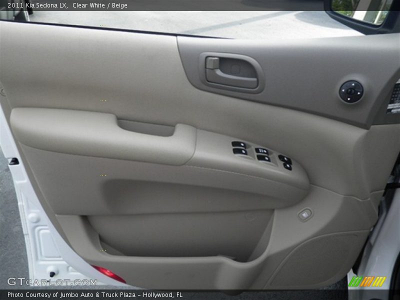 Clear White / Beige 2011 Kia Sedona LX