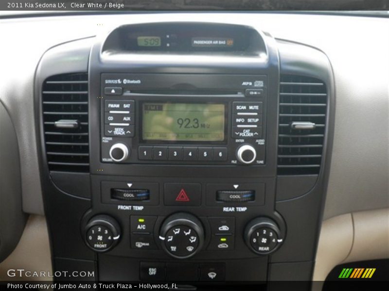Clear White / Beige 2011 Kia Sedona LX