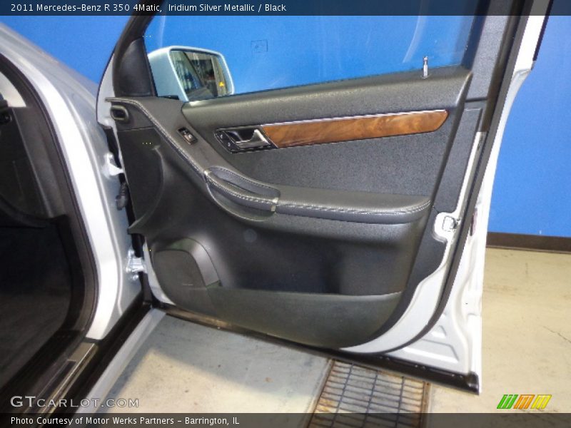 Iridium Silver Metallic / Black 2011 Mercedes-Benz R 350 4Matic